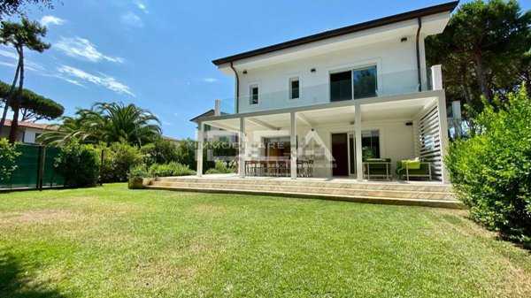 casa indipendente in vendita a Pietrasanta in zona Fiumetto