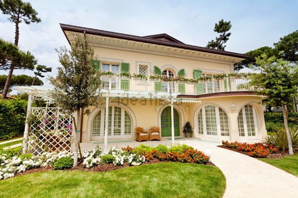 casa indipendente in vendita a Pietrasanta in zona Fiumetto