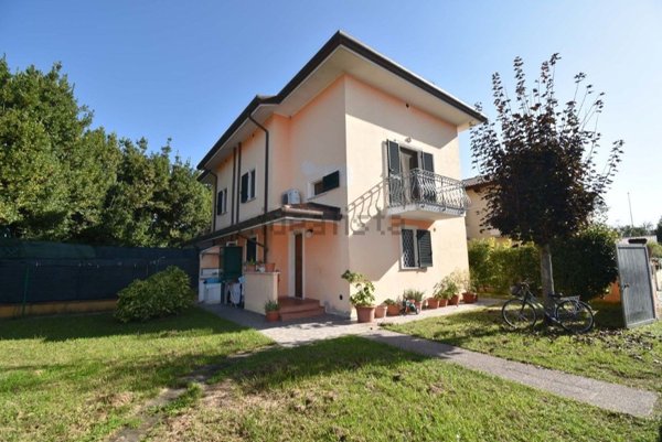 casa indipendente in vendita a Pietrasanta