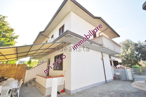 casa indipendente in vendita a Pietrasanta in zona Fiumetto