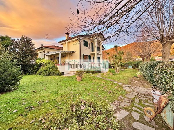 casa indipendente in vendita a Pietrasanta