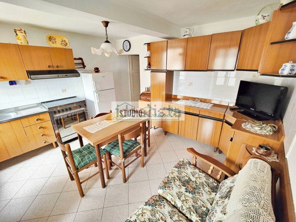 casa indipendente in vendita a Pietrasanta in zona Capezzano Monte