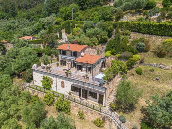 casa indipendente in vendita a Pietrasanta