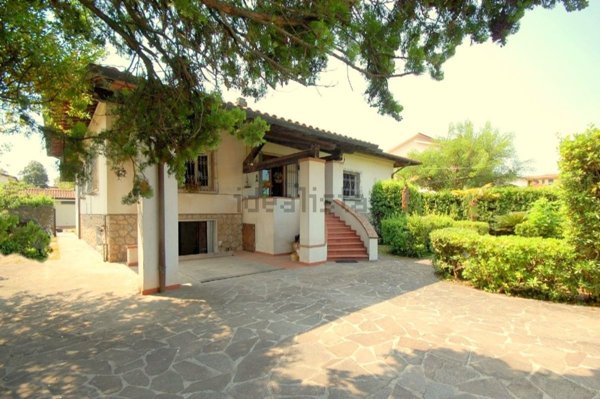 casa indipendente in vendita a Pietrasanta in zona Tonfano