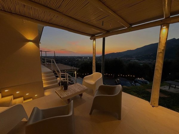 casa indipendente in vendita a Pietrasanta