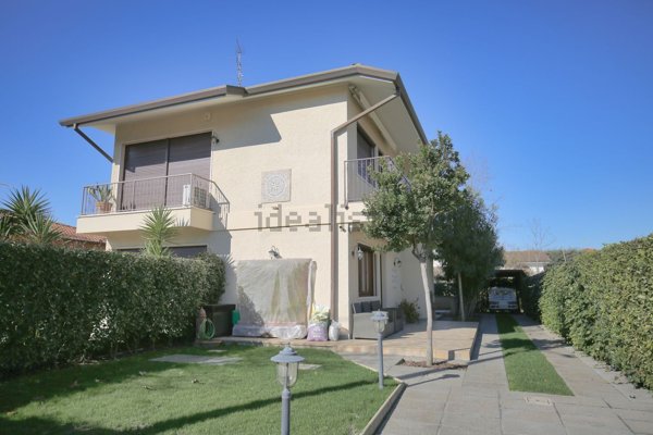 casa indipendente in vendita a Pietrasanta in zona Fiumetto