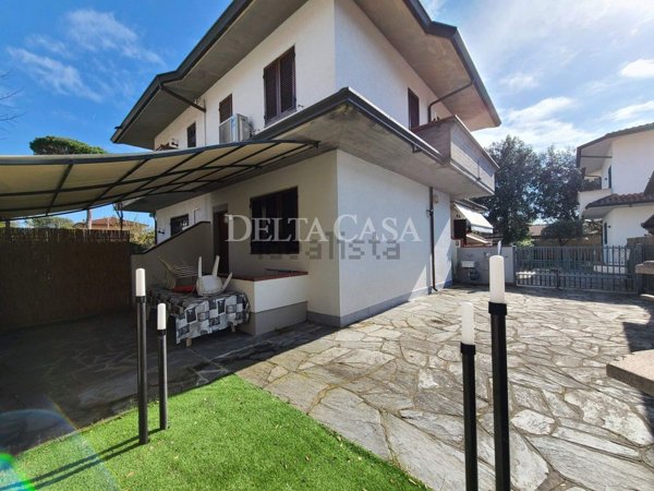 casa indipendente in vendita a Pietrasanta in zona Fiumetto