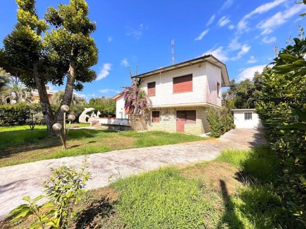 casa indipendente in vendita a Pietrasanta in zona Motrone