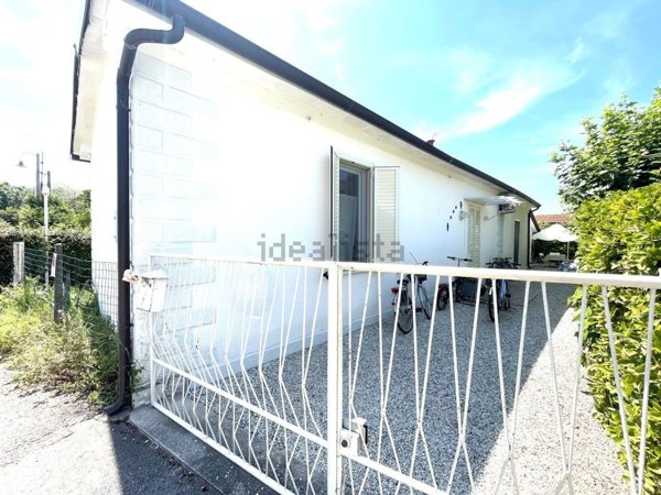 casa indipendente in vendita a Pietrasanta in zona Tonfano