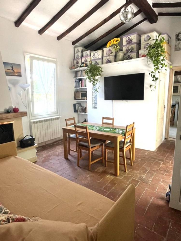 casa indipendente in vendita a Pietrasanta in zona Tonfano