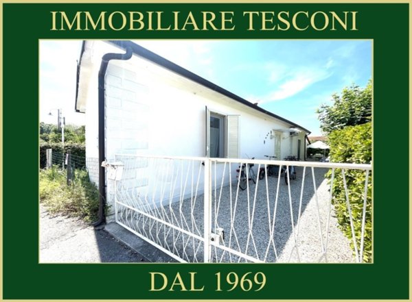 casa indipendente in vendita a Pietrasanta in zona Tonfano
