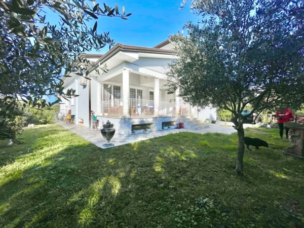 casa indipendente in vendita a Pietrasanta