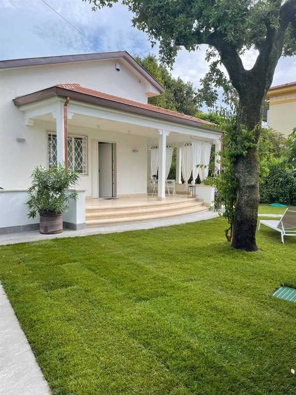 casa indipendente in vendita a Pietrasanta in zona Marina di Pietrasanta
