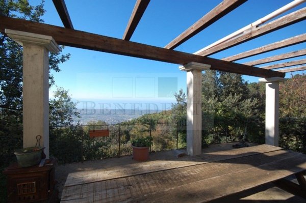 casa indipendente in vendita a Pietrasanta in zona Capezzano Monte