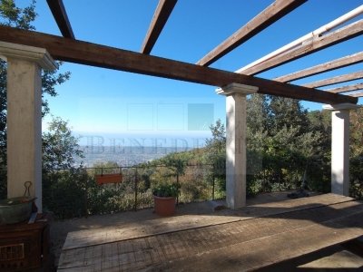 casa indipendente in vendita a Pietrasanta in zona Capezzano Monte