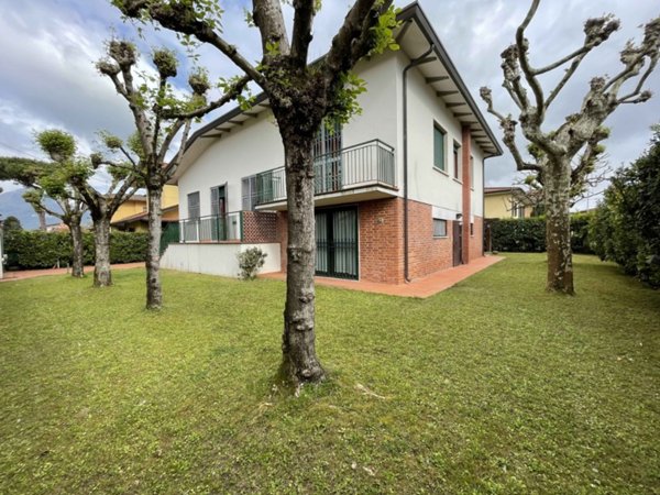 casa indipendente in vendita a Pietrasanta in zona Marina di Pietrasanta