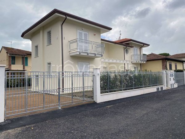 casa indipendente in vendita a Pietrasanta in zona Vignone