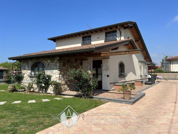 casa indipendente in vendita a Pietrasanta