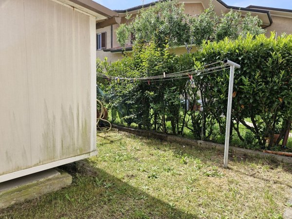 casa indipendente in vendita a Pietrasanta in zona Tonfano