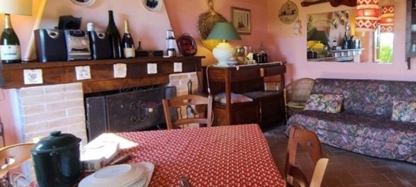 casa indipendente in vendita a Pietrasanta in zona Strettoia