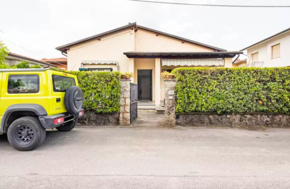 casa indipendente in vendita a Pietrasanta in zona Tonfano