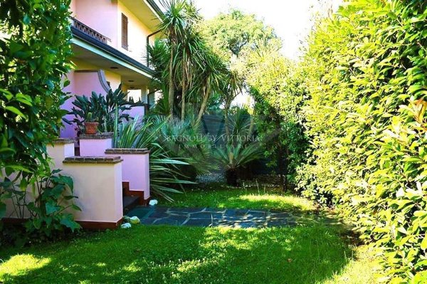 casa indipendente in vendita a Pietrasanta