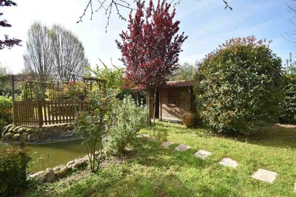 casa indipendente in vendita a Pietrasanta in zona Strettoia