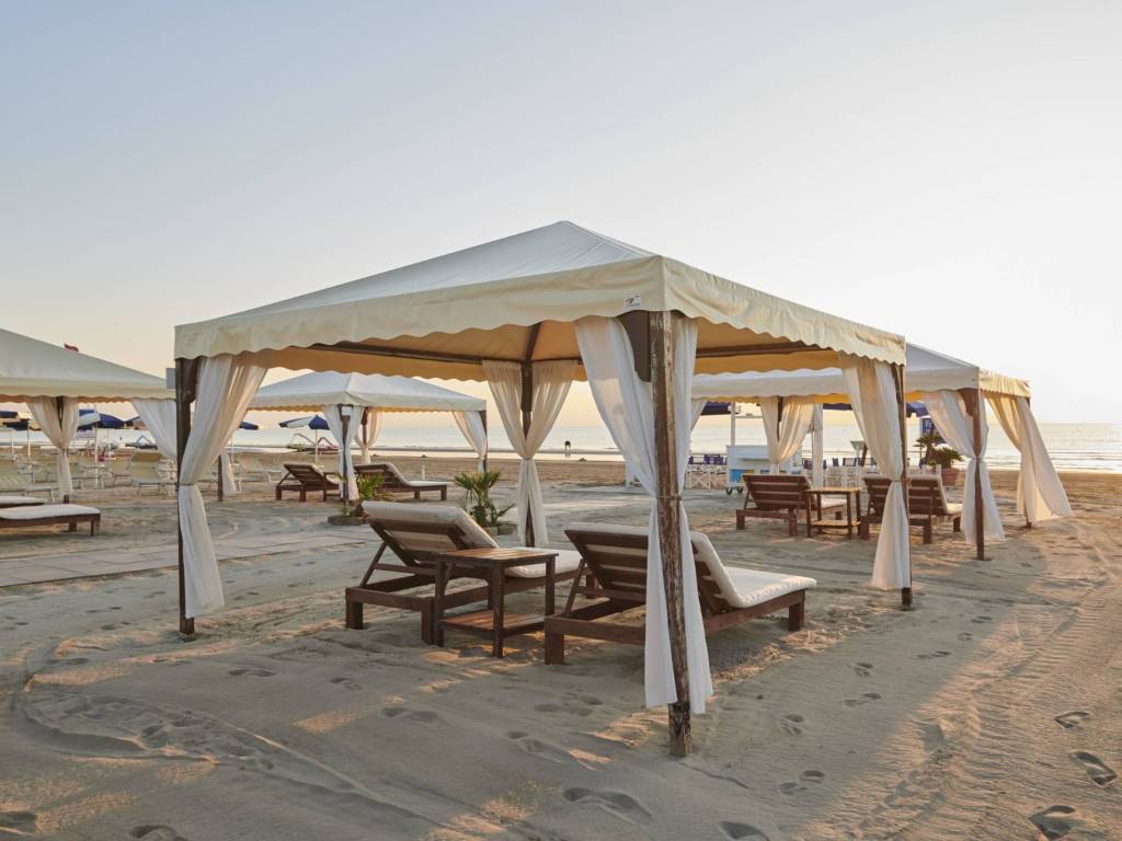 negozio in vendita a Pietrasanta in zona Marina di Pietrasanta