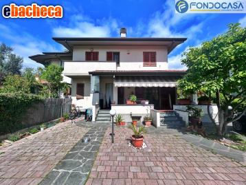 casa indipendente in vendita a Pietrasanta in zona Crociale