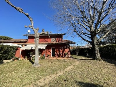 casa indipendente in vendita a Pietrasanta