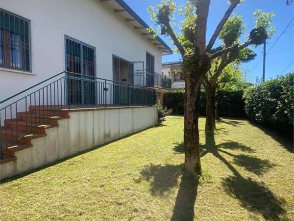 casa indipendente in vendita a Pietrasanta in zona Marina di Pietrasanta