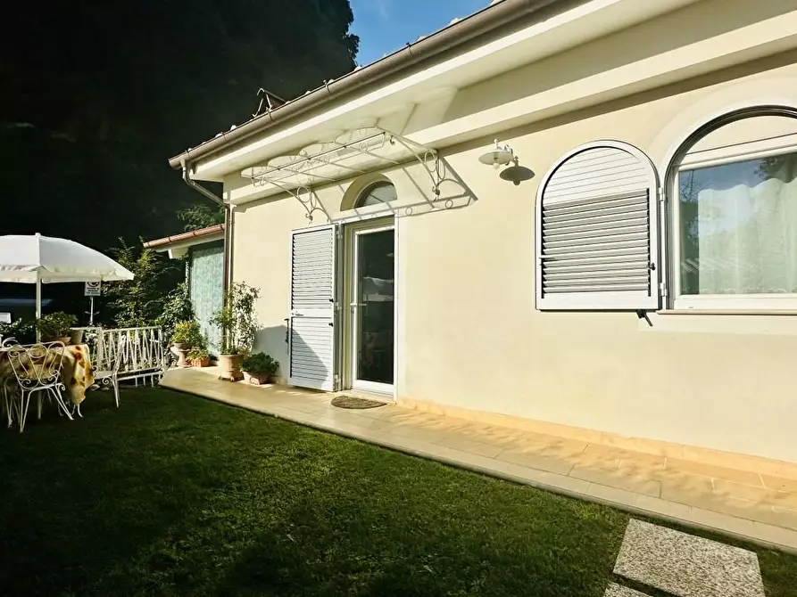 casa indipendente in vendita a Pietrasanta in zona Valdicastello