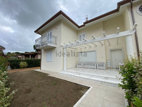casa indipendente in vendita a Pietrasanta in zona Motrone