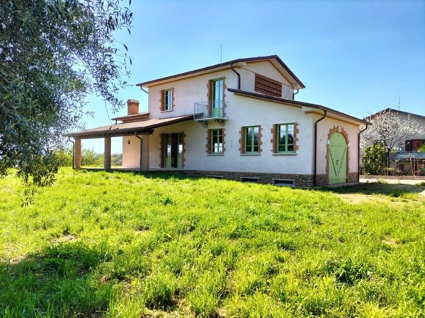 casa indipendente in vendita a Pietrasanta in zona Capriglia