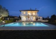 casa indipendente in vendita a Pietrasanta in zona Crociale