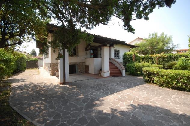 casa indipendente in vendita a Pietrasanta in zona Vignone