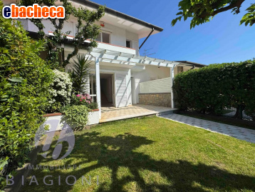 casa indipendente in vendita a Pietrasanta in zona Focette