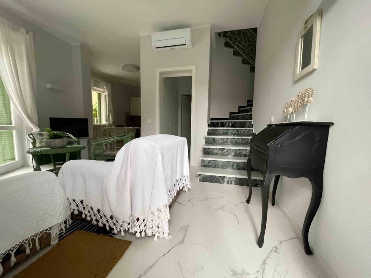 casa indipendente in vendita a Pietrasanta in zona Marina di Pietrasanta