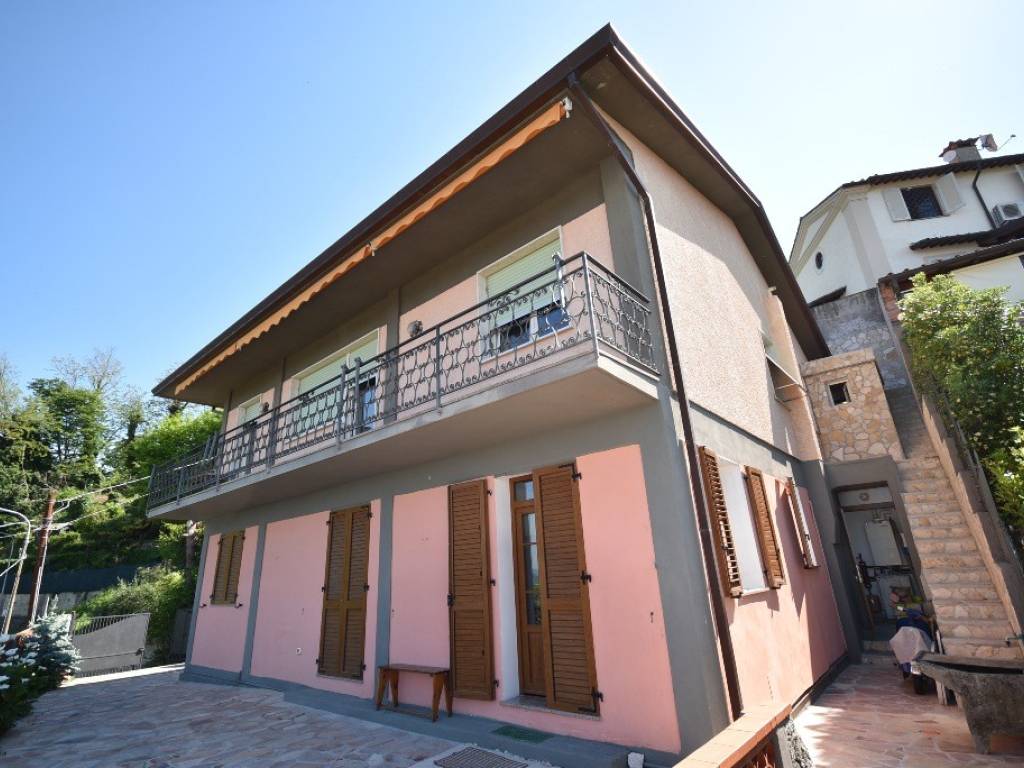 casa indipendente in vendita a Pietrasanta in zona Capriglia