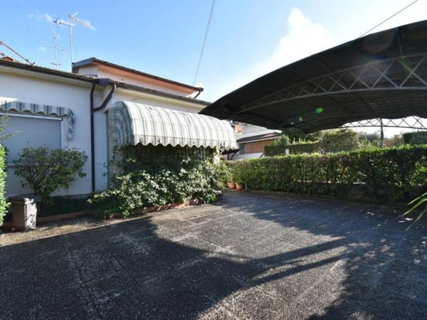 casa indipendente in vendita a Pietrasanta