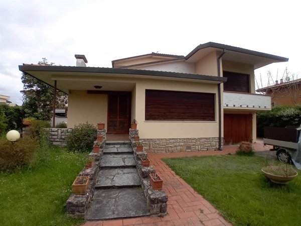 casa indipendente in vendita a Pietrasanta in zona Vignone