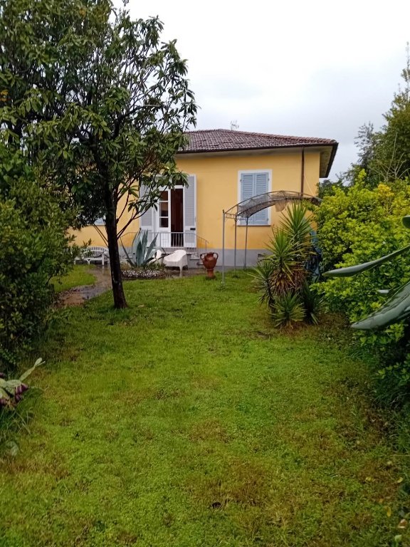 casa indipendente in vendita a Pietrasanta in zona Vignone