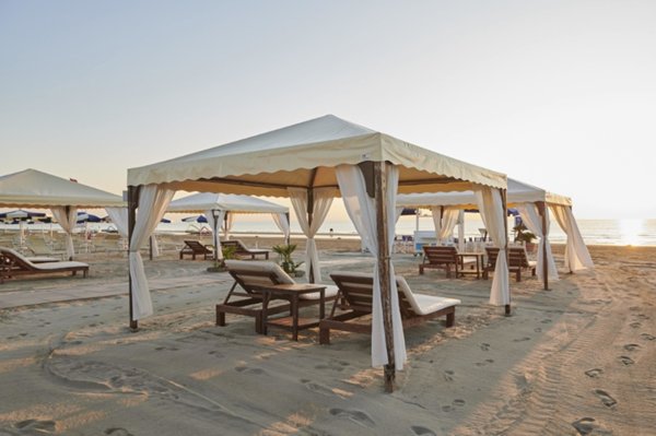 negozio in vendita a Pietrasanta in zona Marina di Pietrasanta