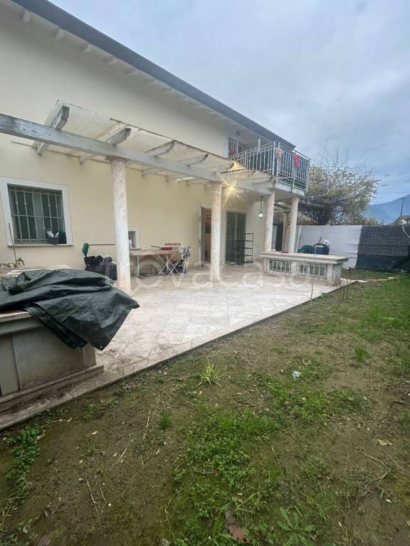 casa indipendente in vendita a Pietrasanta in zona Tonfano