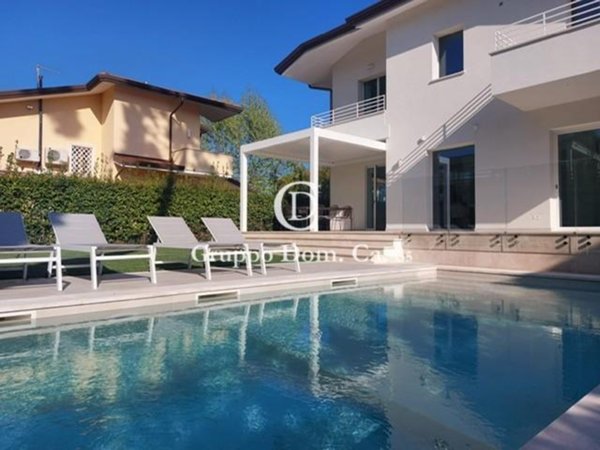 casa indipendente in vendita a Pietrasanta in zona Marina di Pietrasanta