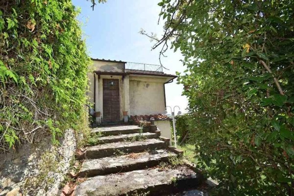 casa indipendente in vendita a Pietrasanta in zona Strettoia
