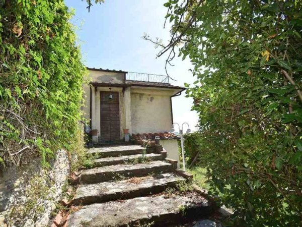 casa indipendente in vendita a Pietrasanta in zona Strettoia
