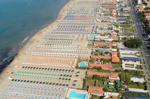 negozio in vendita a Pietrasanta