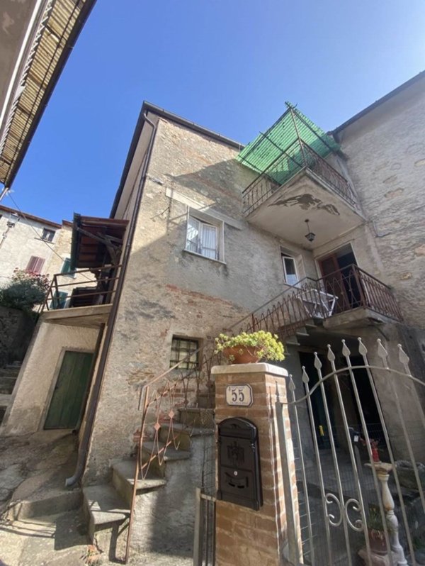 casa indipendente in vendita a Pietrasanta in zona Capezzano Monte