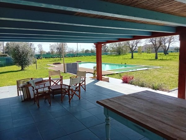 casa indipendente in vendita a Pietrasanta in zona Tonfano